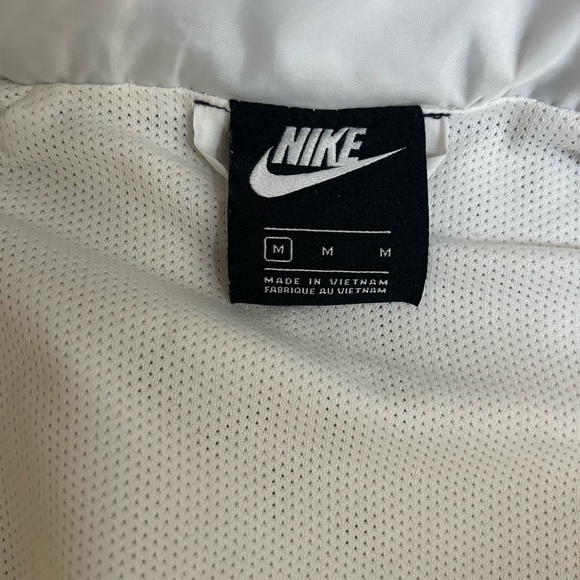 Nike Windbreaker. - Picture 3 of 4